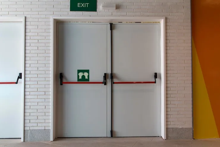 fechadura para porta de incêndio